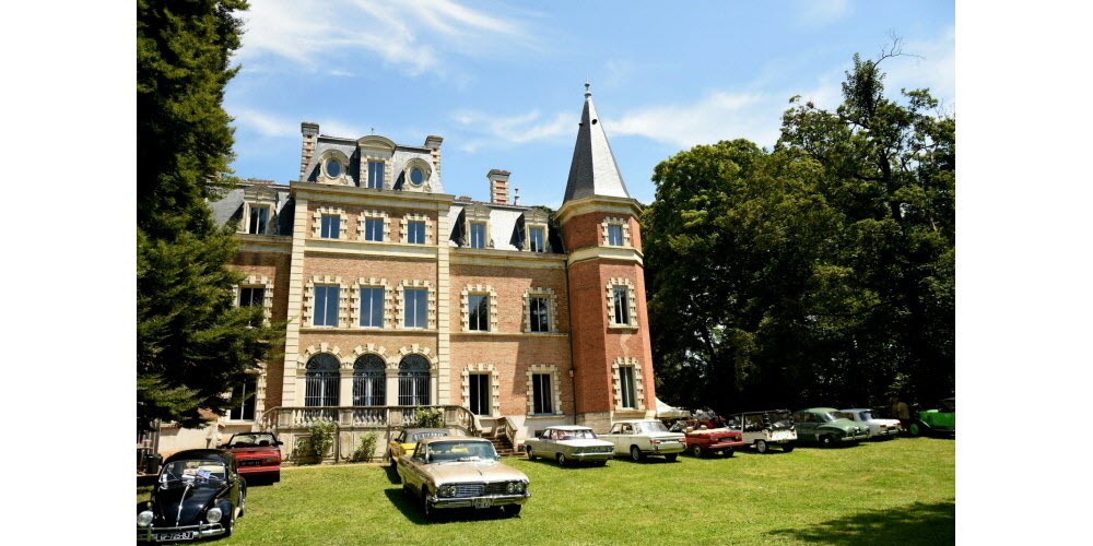 Exposition véhicules de collection, Château du Bouchet à Fareins